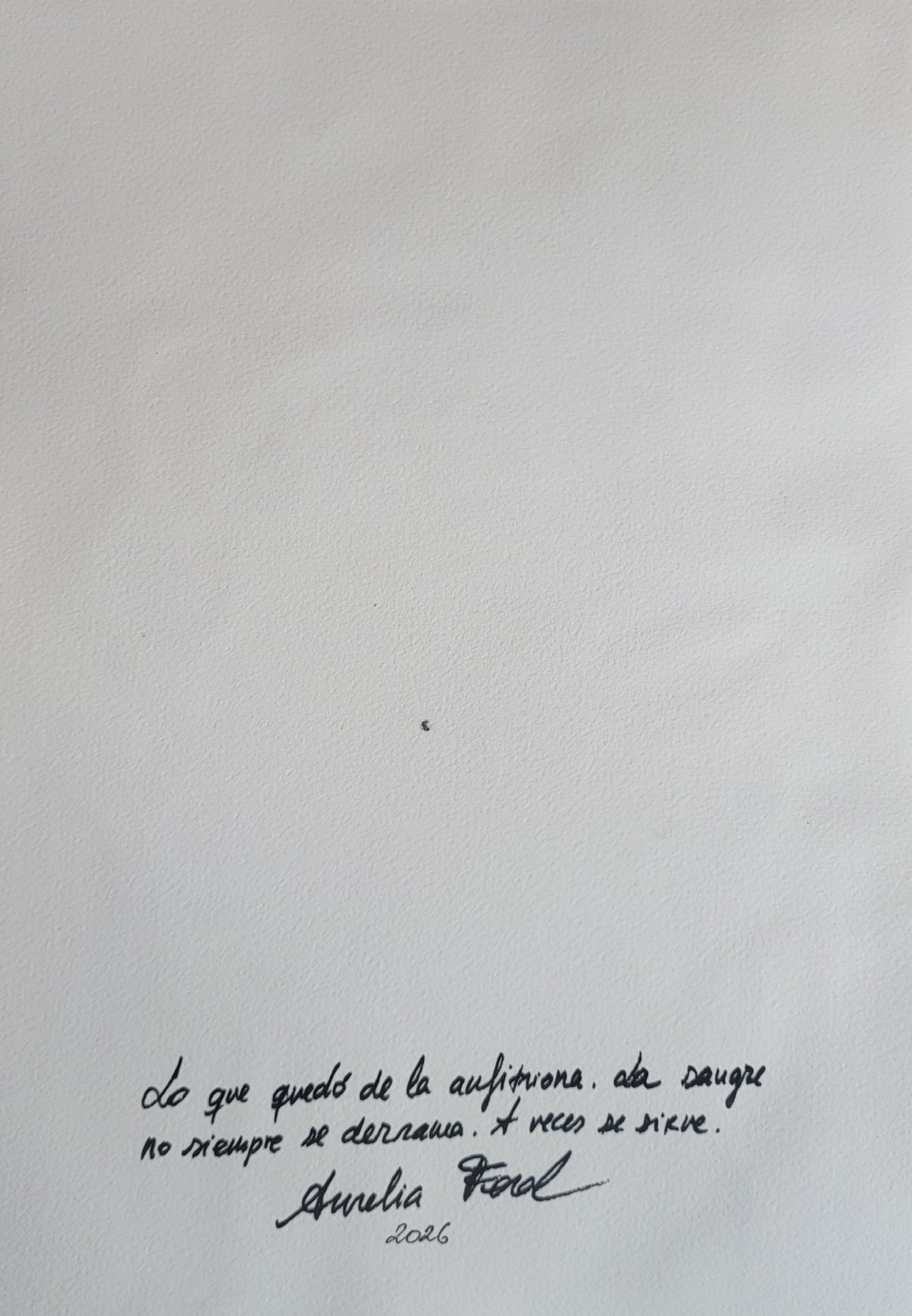 Lo que quedó de la anfitriona. La sangre no siempre se derrama. A veces se sirve. Original disponible · pieza única.