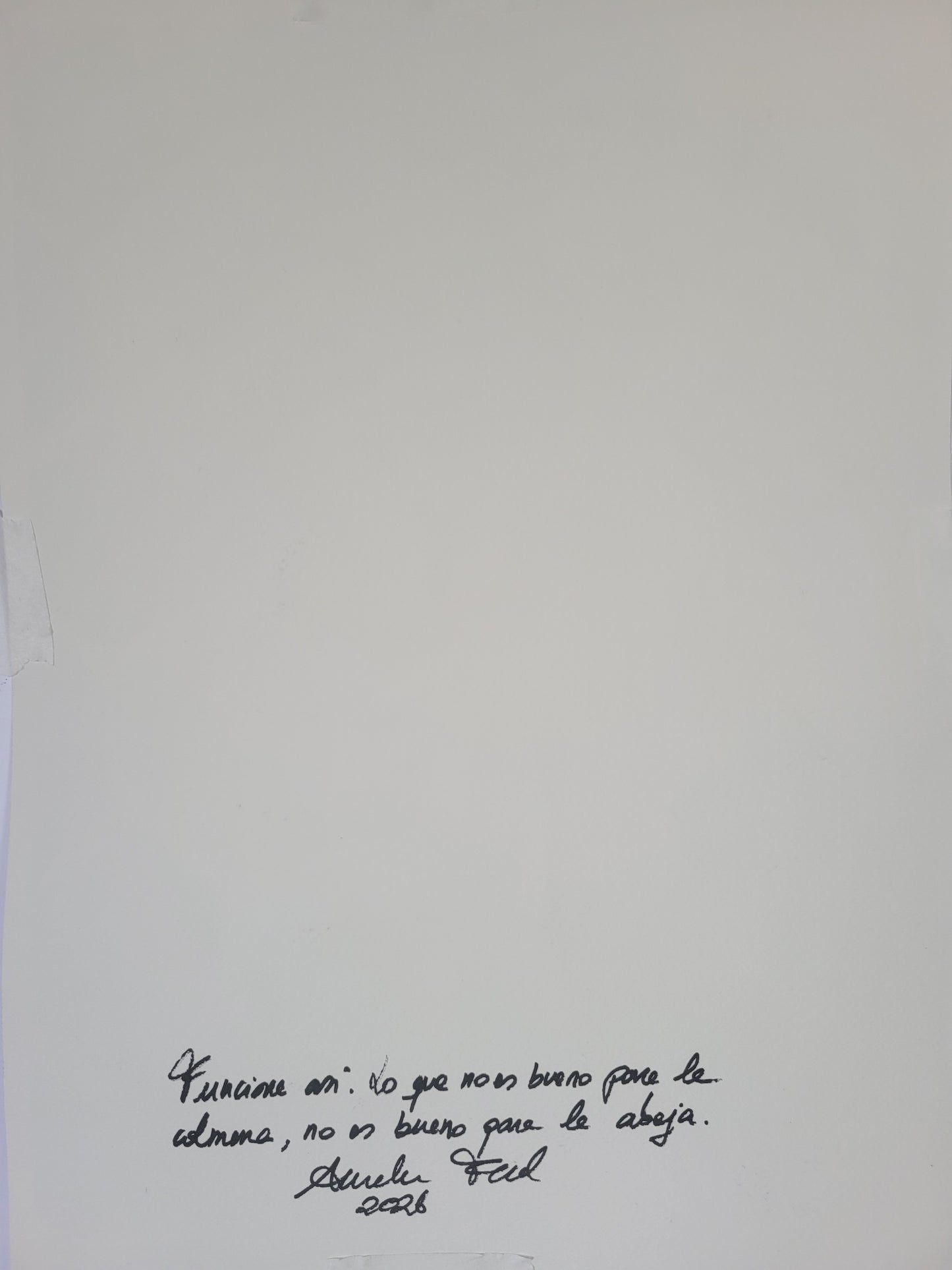 Funciona así. Lo que no es bueno para la colmena, no es bueno para la abeja. Original