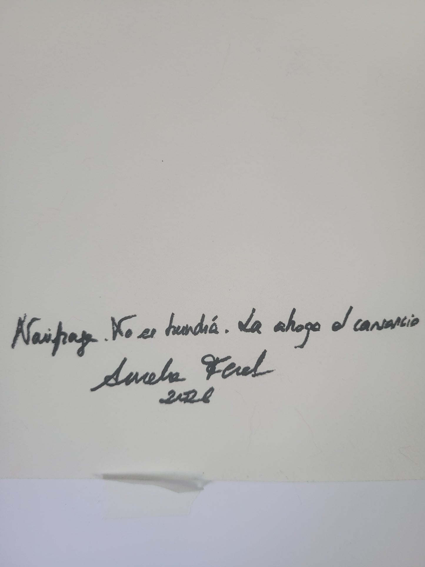 Náufraga. No se hundía en agua. La ahogaba el cansancio. Original.